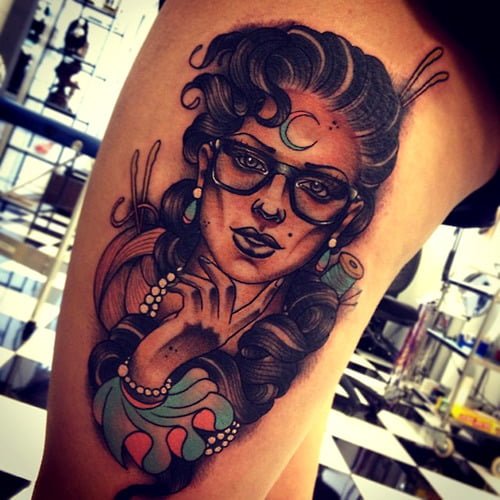 Tatuaje mujer costurera
