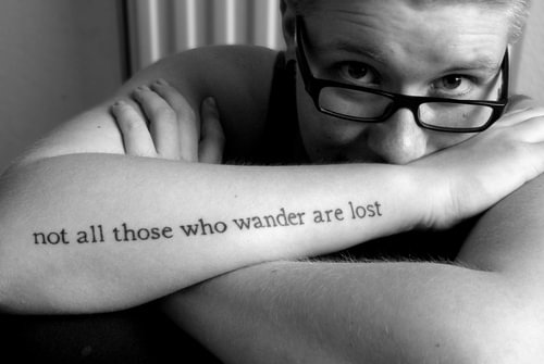 Tatuaje frase Señor de los Anillos