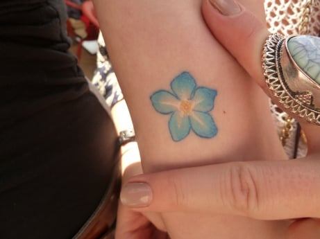 Tatuaje primula azul