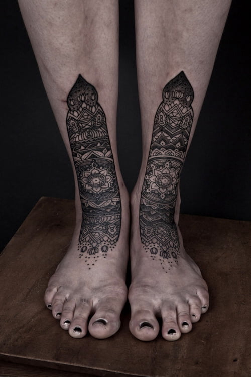 Tatuaje adornos hindús