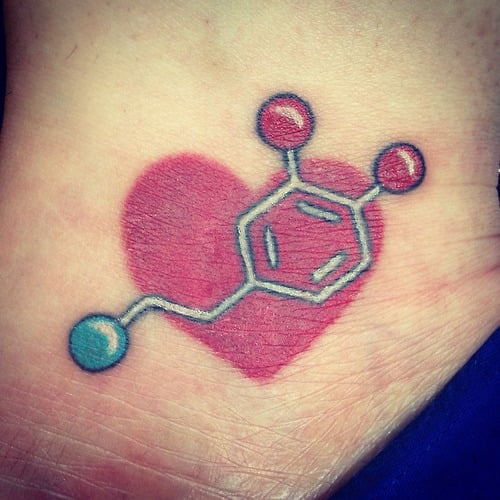 Tatuaje corazón pie