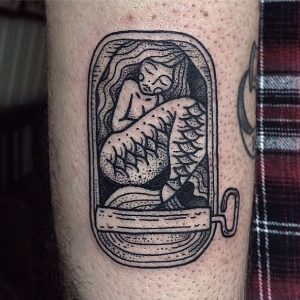 Tatuaje de sirena enlatada