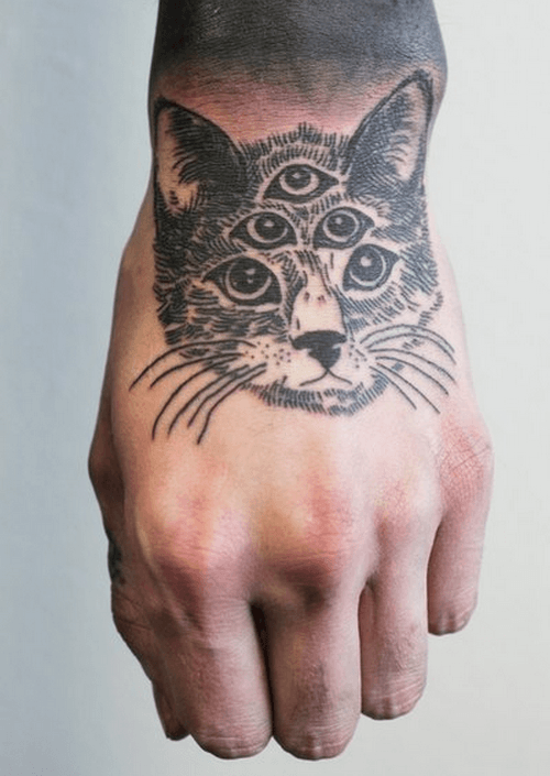 Tatuaje gato multiples ojos