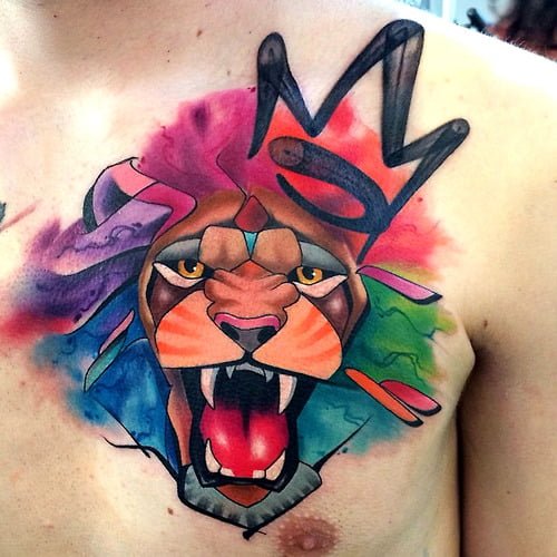 Tatuaje león multicolor
