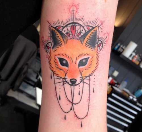Tatuaje zorro en el brazo