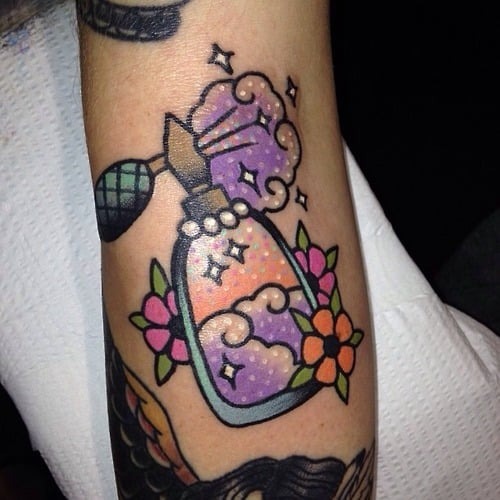 Tatuaje frasco de perfume