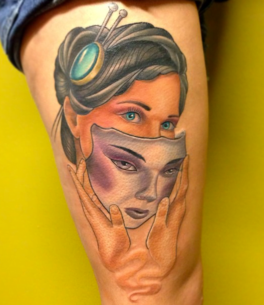 Tatuaje mujer máscara