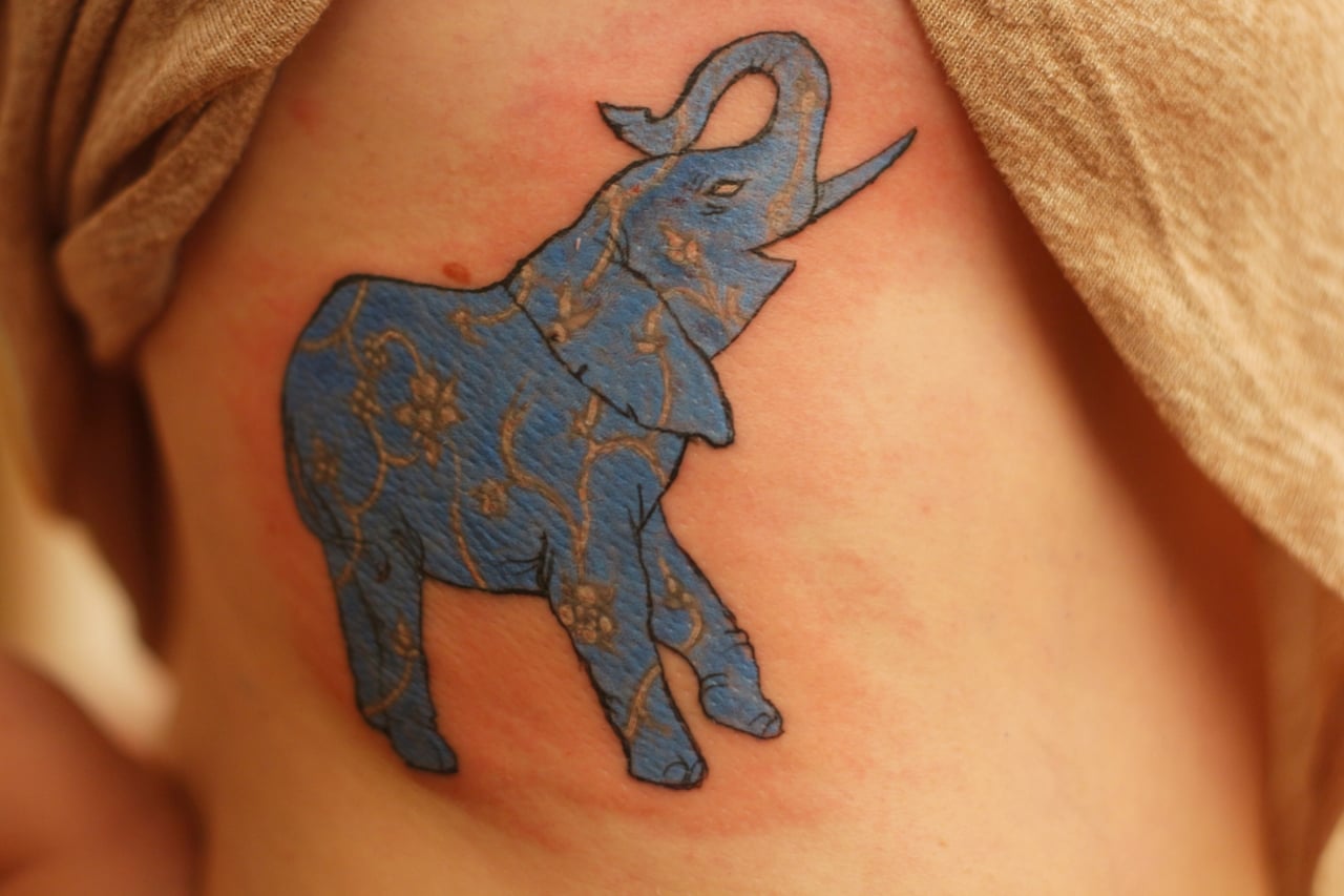 Tatuaje elefante azul