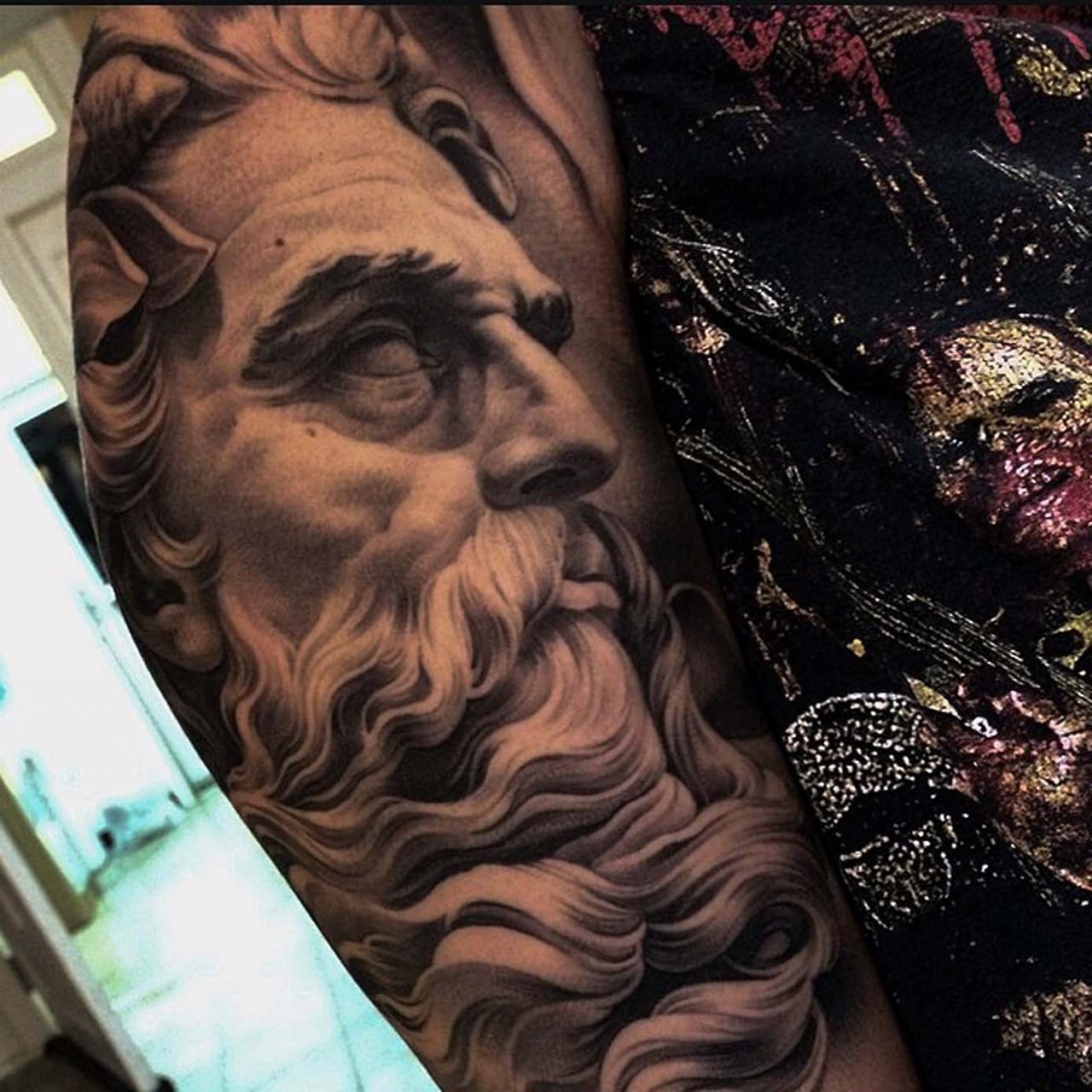Tatuaje estatua griega