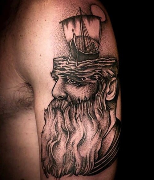 Tatuaje hombre barbudo