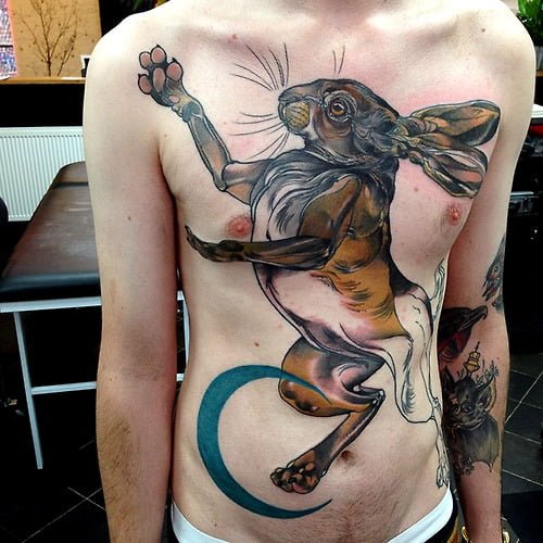 Tatuaje liebre bailando