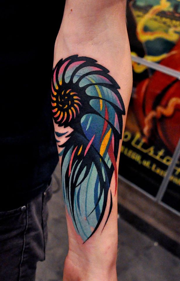 Tatuaje caracola de colores