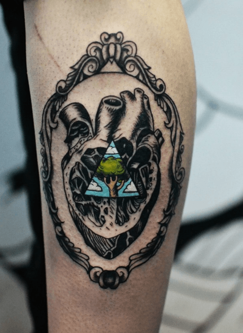 Tatuaje corazón enmarcado