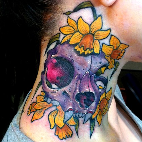 Tatuaje craneo de felino morado
