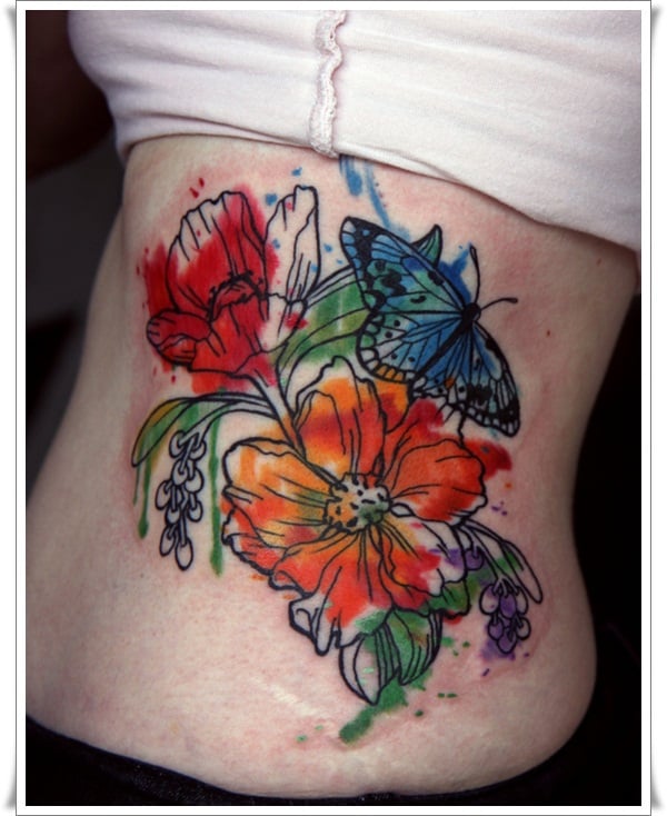 Tatuaje de flores con mariposa