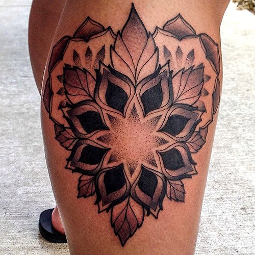 Tatuaje flores en blanco y negro
