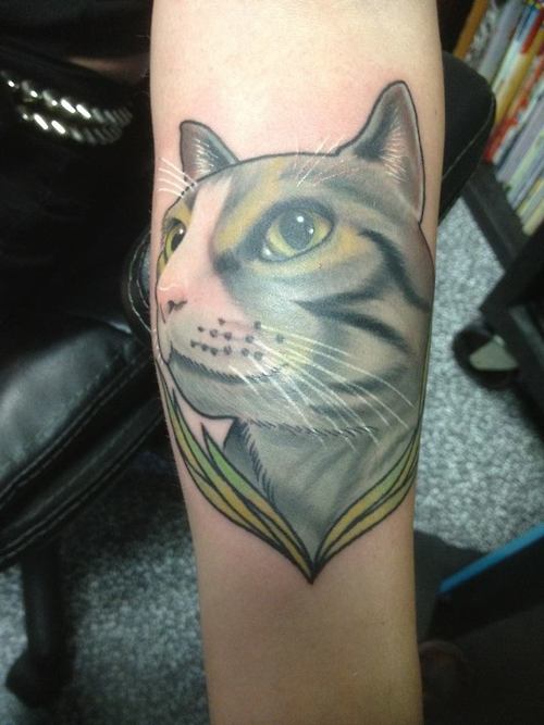 Tatuaje gato gris