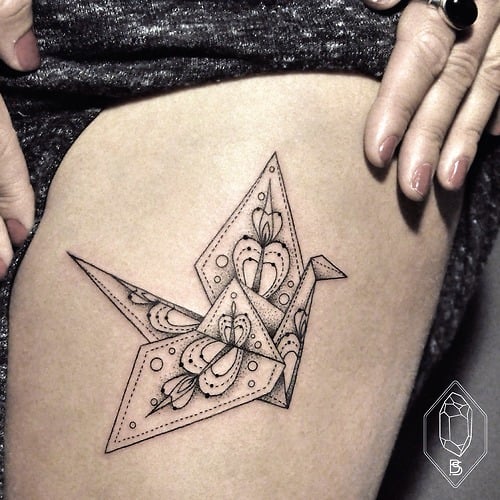Tatuaje grulla en la pierna