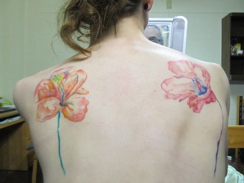 Tatuaje lirios en la espalda