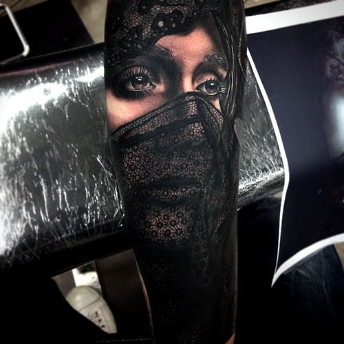 Tatuaje mujer con velo