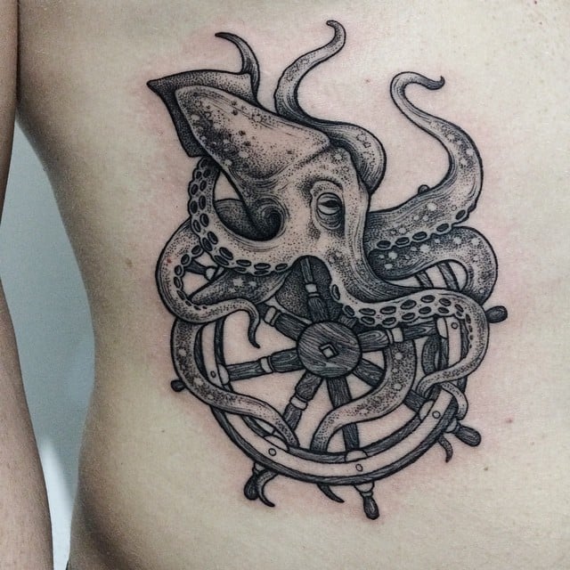 Tatuaje pulpo en la espalda