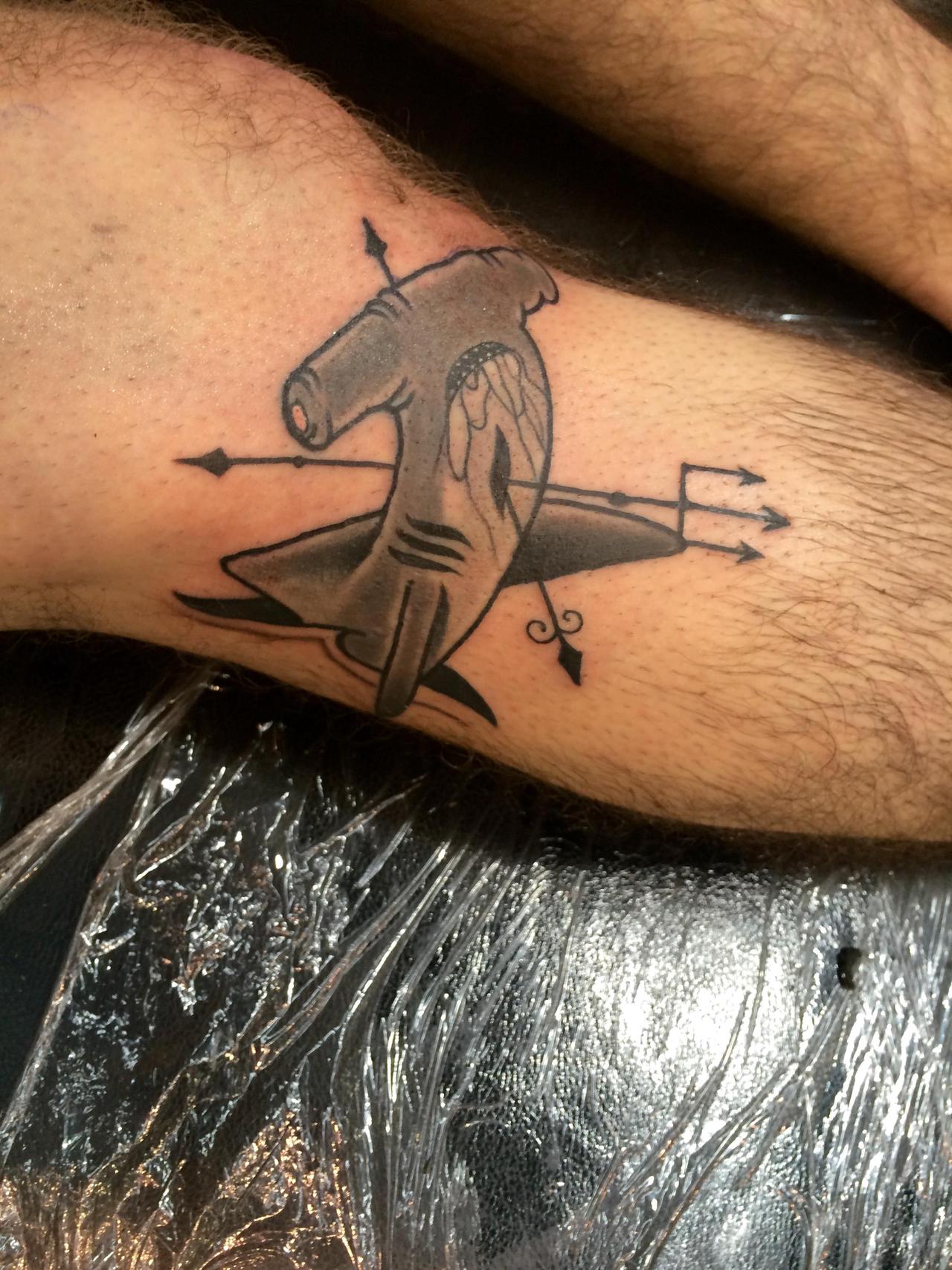 Tatuaje tiburón martillo