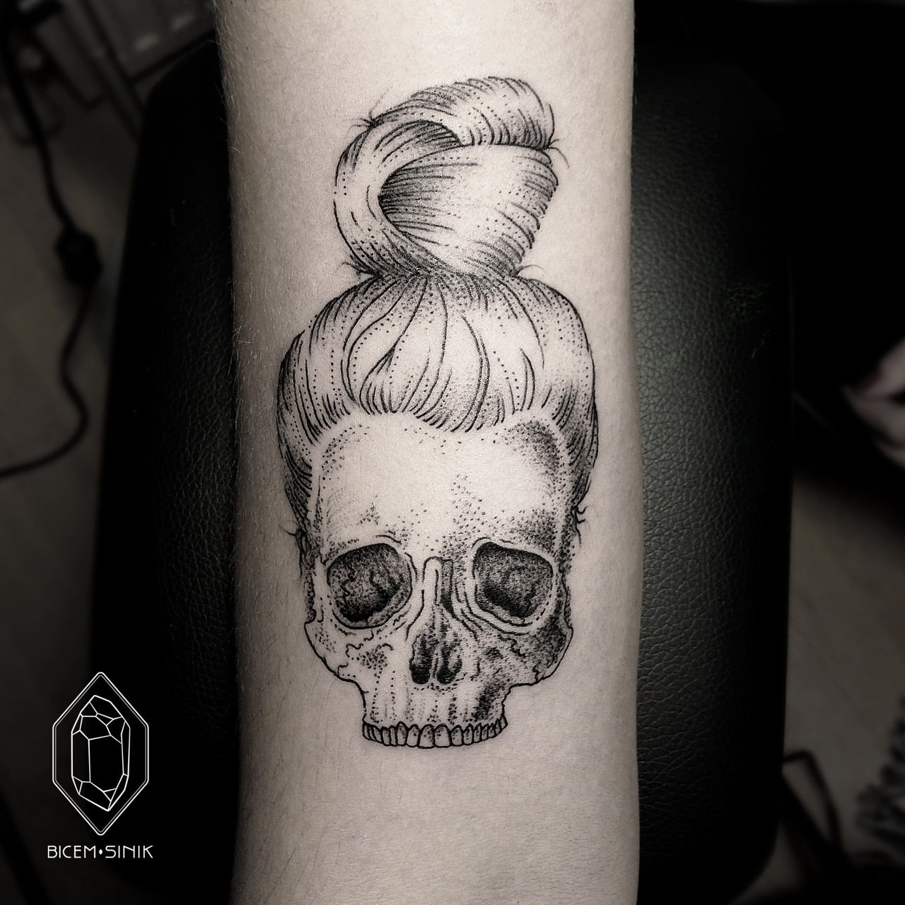 Tatuaje calavera con moño