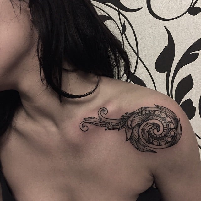 Tatuaje caracola vegetal