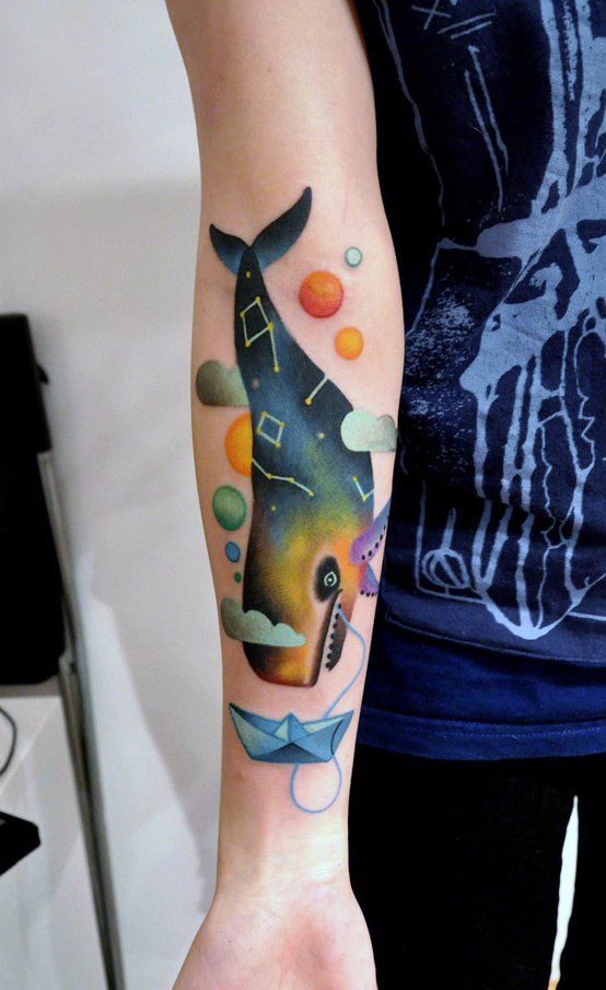 Tatuaje de ballena en el brazo