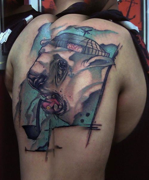 Tatuaje oso polar en el brazo