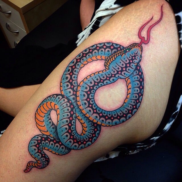 Tatuaje serpiente azul
