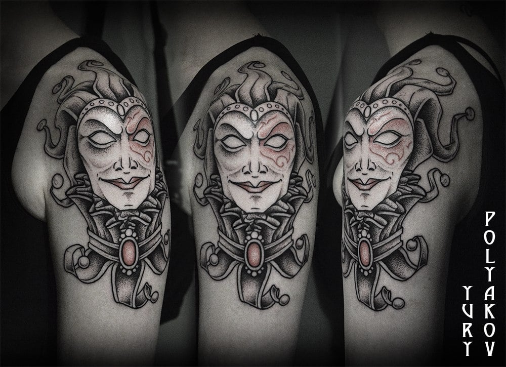 Tatuaje bufón en blanco y negro