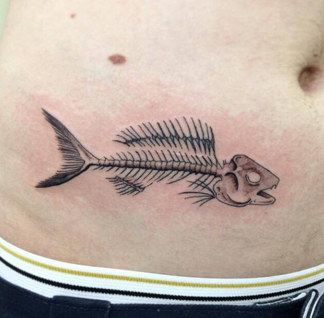 Tatuaje de espina de pescado