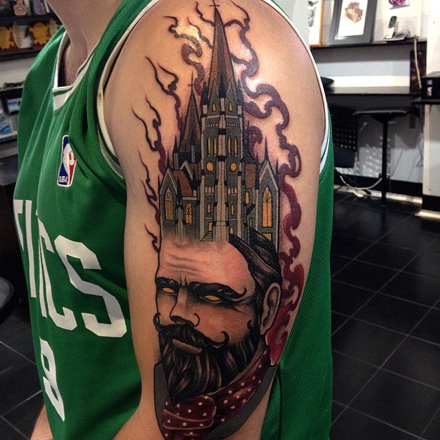 Tatuaje de hombre barbudo en el brazo