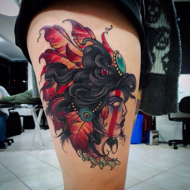 Tatuaje india en la pierna