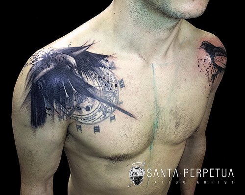 Tatuaje pájaros en los hombros