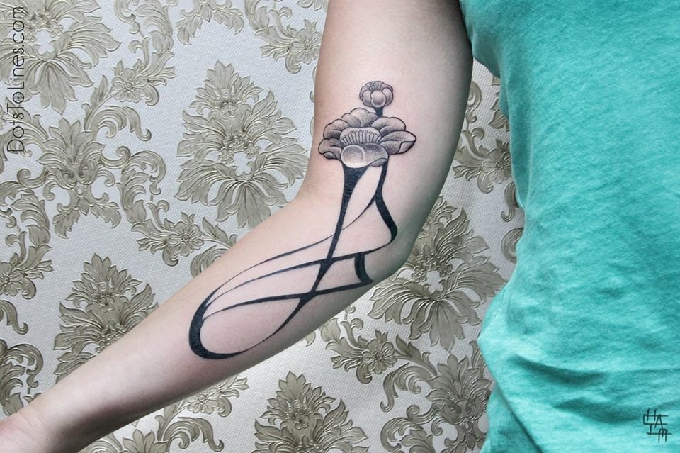 Tatuaje flores en el brazo