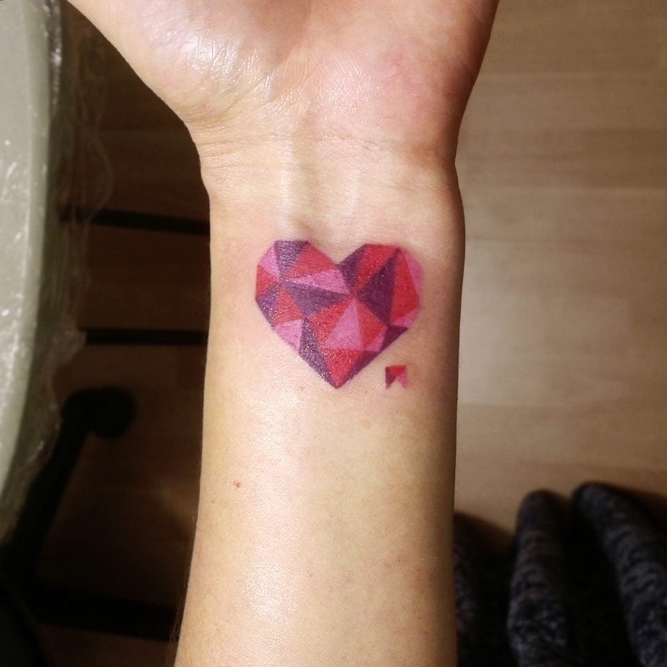Tatuaje corazón poligonal