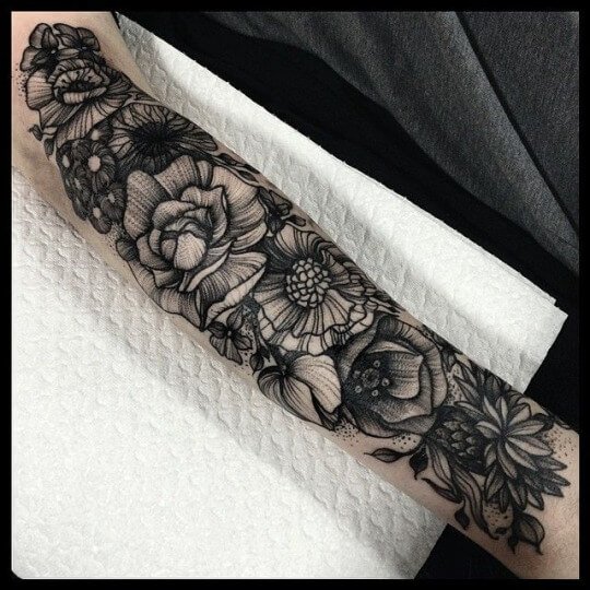 Tatuaje girnalda floral