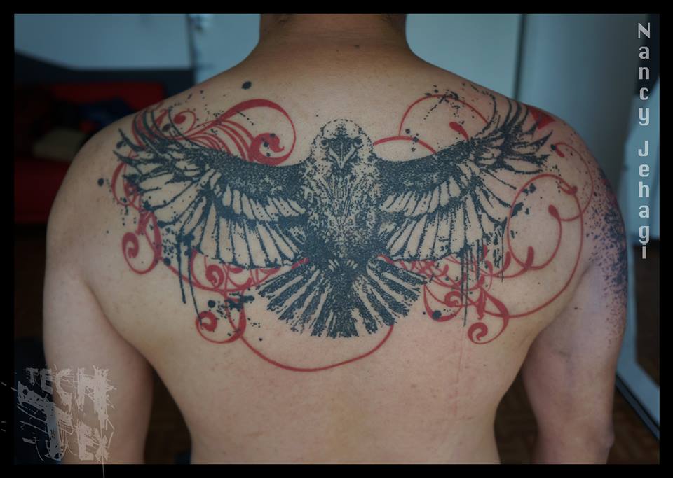 Tatuaje águila en la espalda