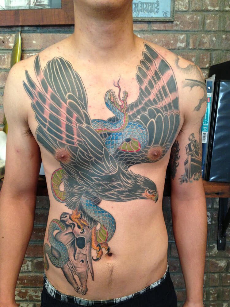 Tatuaje águila negra