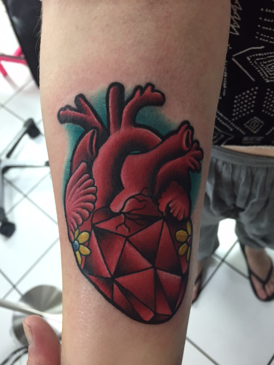 Tatuaje corazón geométrico
