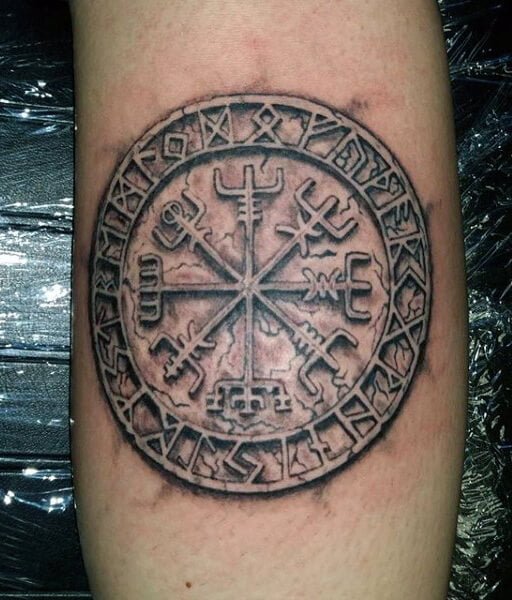 simbolos vikingos tatuajes